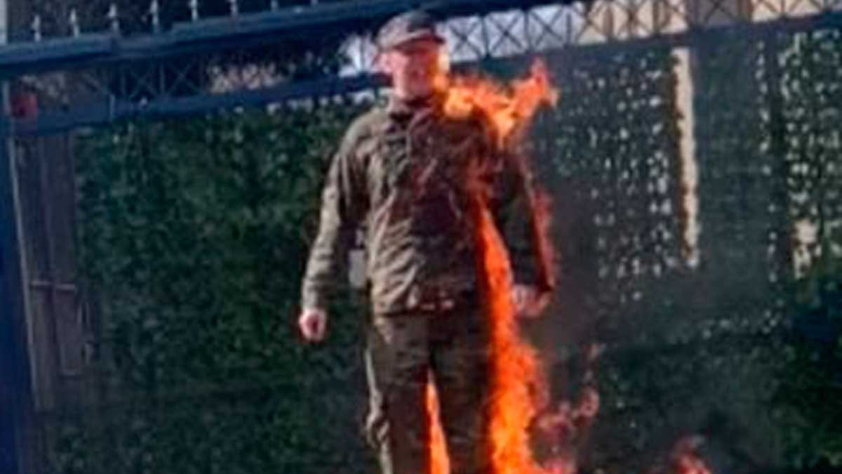 Un marine estadounidense se inmola frente a la embajada israelí en Washington