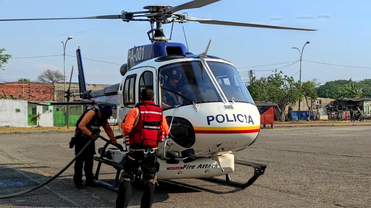 120 funcionarios del SNGR combaten incendio forestal en Aragua