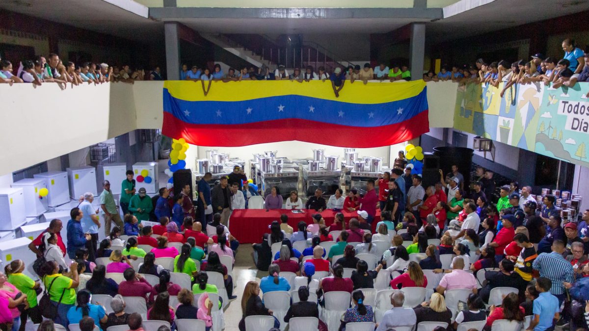 1x10 en Zulia: dotación para 530 escuelas y Jornada de Atención Integral para docentes