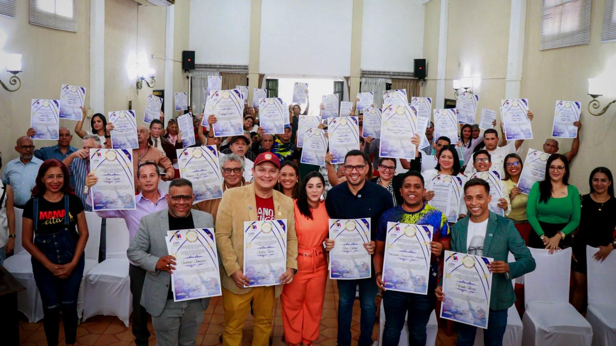 Comunicadores populares de Mariño fueron homenajeados en sesión especial