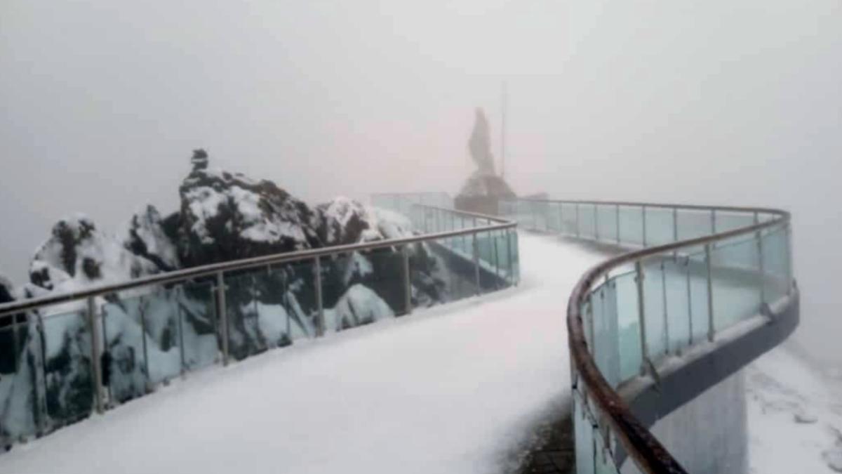 Una nevada cubrio el Pico Espejo de Mérida