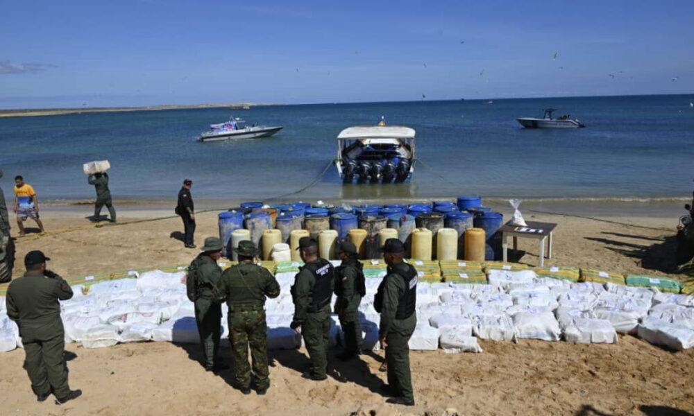 FANB incauta cerca de una tonelada de drogas en 3 zonas costeras de Venezuela