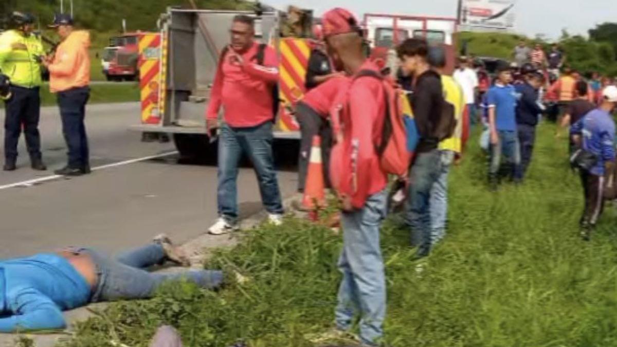 3 muertos y 20 lesionados tras vuelco de camión en la ARC tramo Aragua