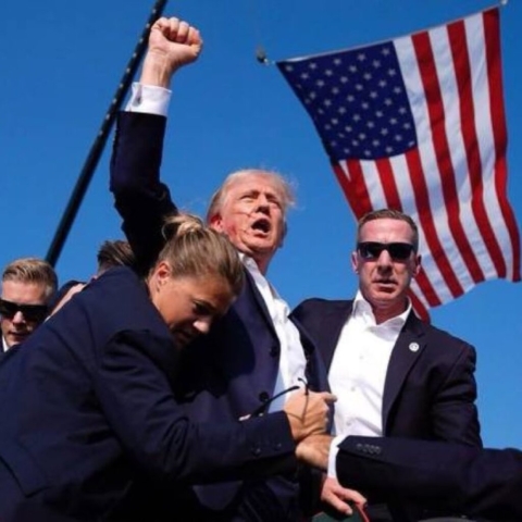 yH5BAEKAAEALAAAAAABAAEAAAICTAEAOw== ATENTADO EN EEUU: Trump es tiroteado durante acto de campaña