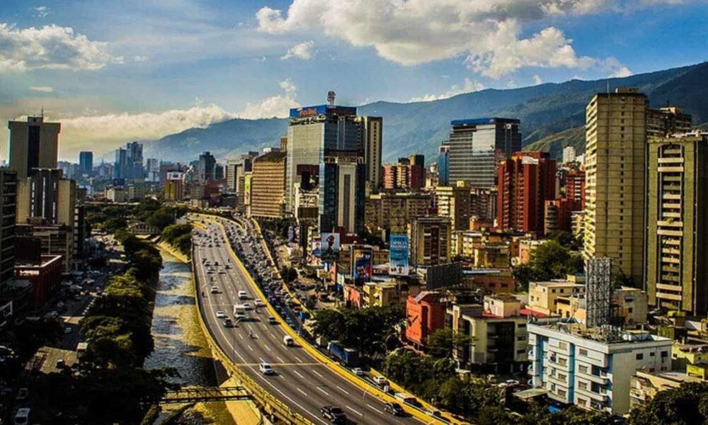 Caracas reactiva operaciones comerciales tras 48 horas de hechos violentos