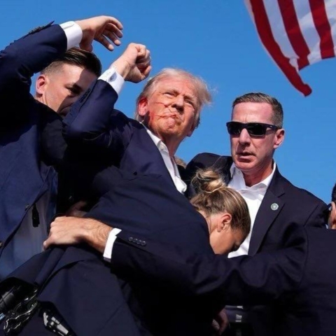 yH5BAEKAAEALAAAAAABAAEAAAICTAEAOw== ATENTADO EN EEUU: Trump es tiroteado durante acto de campaña
