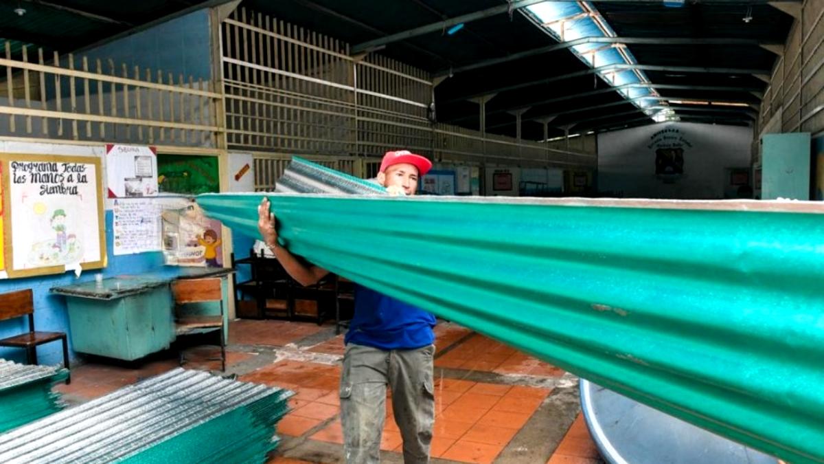 Supervisan inicio de obras de rehabilitación en Escuela Básica Estadal Andrés Bello