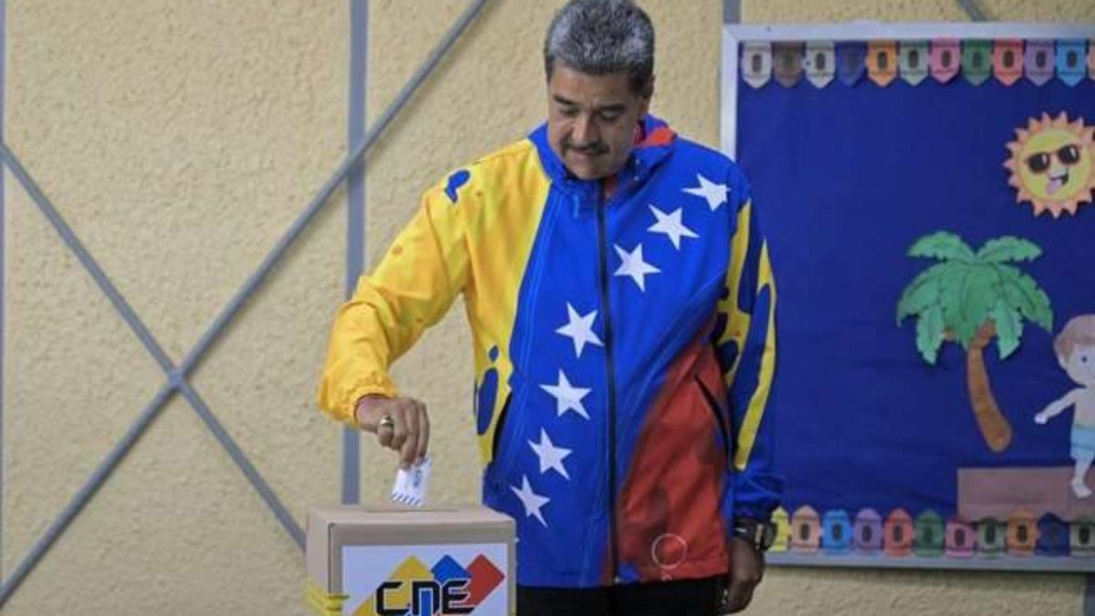 Presidente Maduro ejerció temprano su derecho al voto