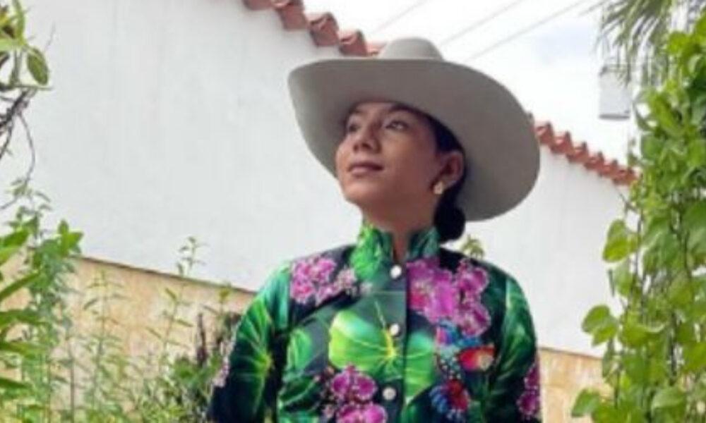 Cantante de música llanera Emily Galaviz sufre accidente automovilístico