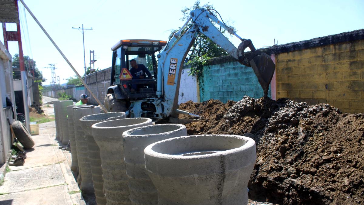 Refuerzan sistema de aguas servidas en Mariño a través del 1x10 del Buen Gobierno