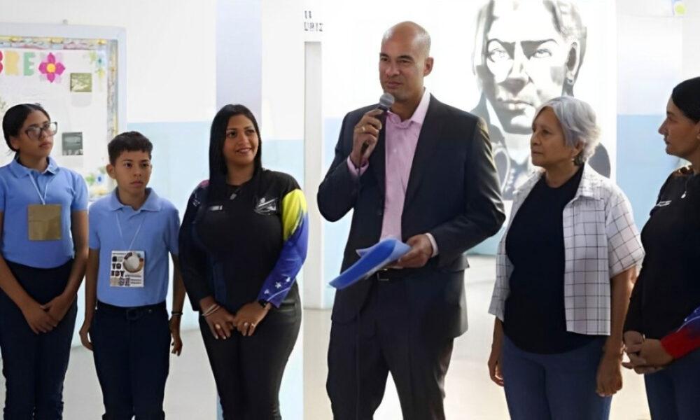 Ministro Héctor Rodríguez desmiente que se pida renuncia a maestros de AVEC