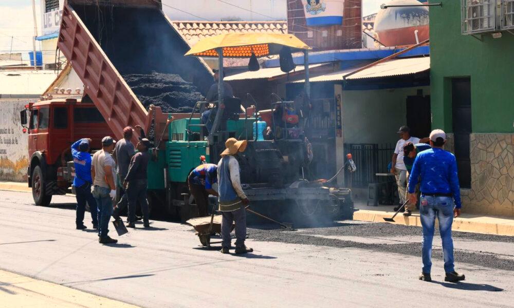 Gobierno regional supervisó colocación de mil 200 toneladas de asfalto en Cagua