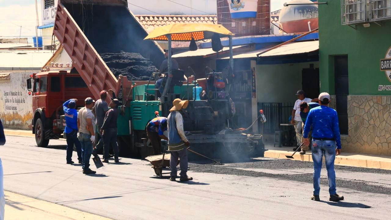 Gobierno regional supervisó colocación de mil 200 toneladas de asfalto en Cagua