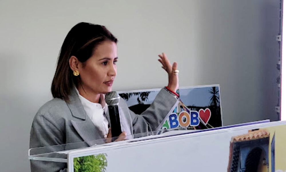 Renuncia Alcalde del municipio Valencia Julio Fuenmayor, juramentan a Dina Castillo como encargada