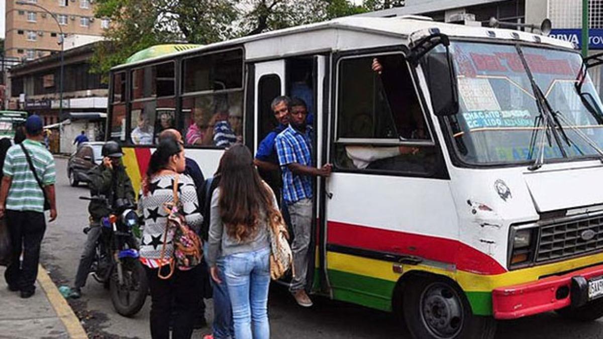 Transportistas inconformes con tarifa del pasaje urbano y piden anclarla al dólar