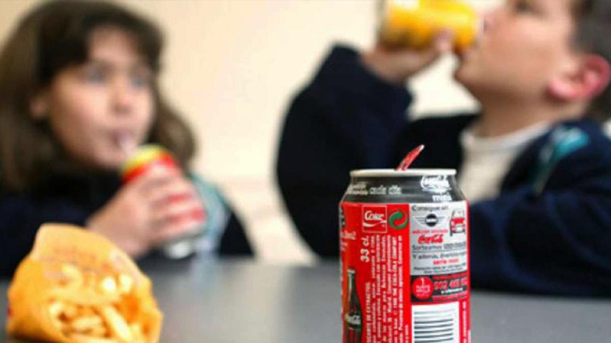 España prohíbe las bebidas azucaradas en colegios