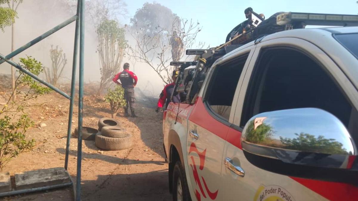 Incendio de vegetación afectó una vivienda familiar en Tamborito