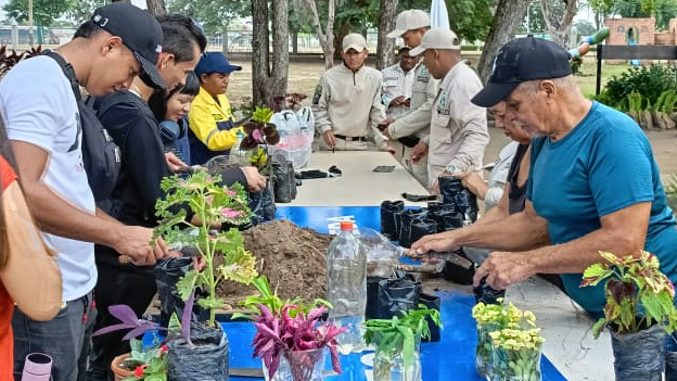 yH5BAEKAAEALAAAAAABAAEAAAICTAEAOw== Jornada "Un regalo para el ambiente" se realizó en el parque Ruiz Pineda de Ciudad Bolívar