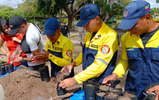 yH5BAEKAAEALAAAAAABAAEAAAICTAEAOw== Jornada "Un regalo para el ambiente" se realizó en el parque Ruiz Pineda de Ciudad Bolívar