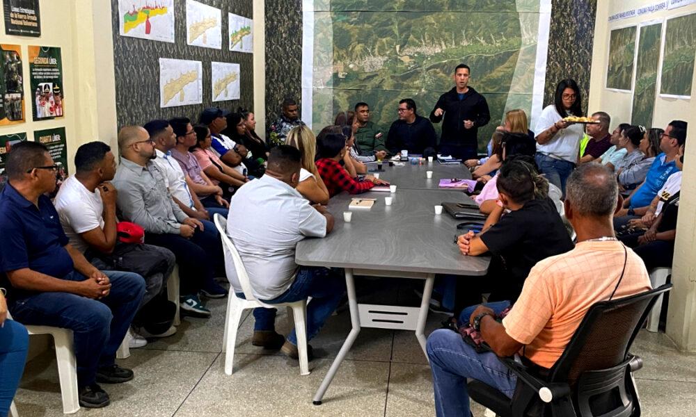 Comerciantes y autoridades buscan impulsar el desarrollo económico en Revenga