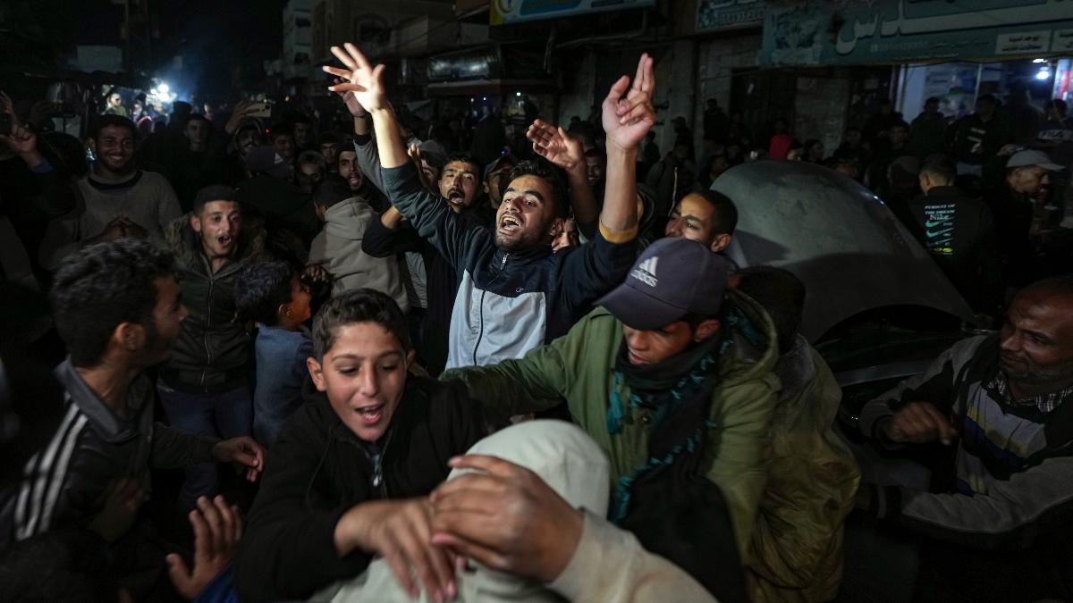 Anuncian acuerdo de tregua e intercambio de rehenes entre Israel y Hamás