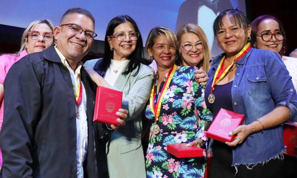 Docentes aragüeños fueron reconocidos con la Orden 15 de Enero y Orden Simón Rodríguez