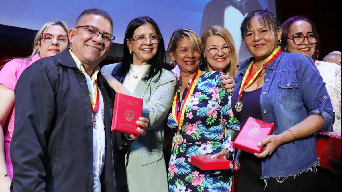 Docentes aragüeños fueron reconocidos con la Orden 15 de Enero y Orden Simón Rodríguez