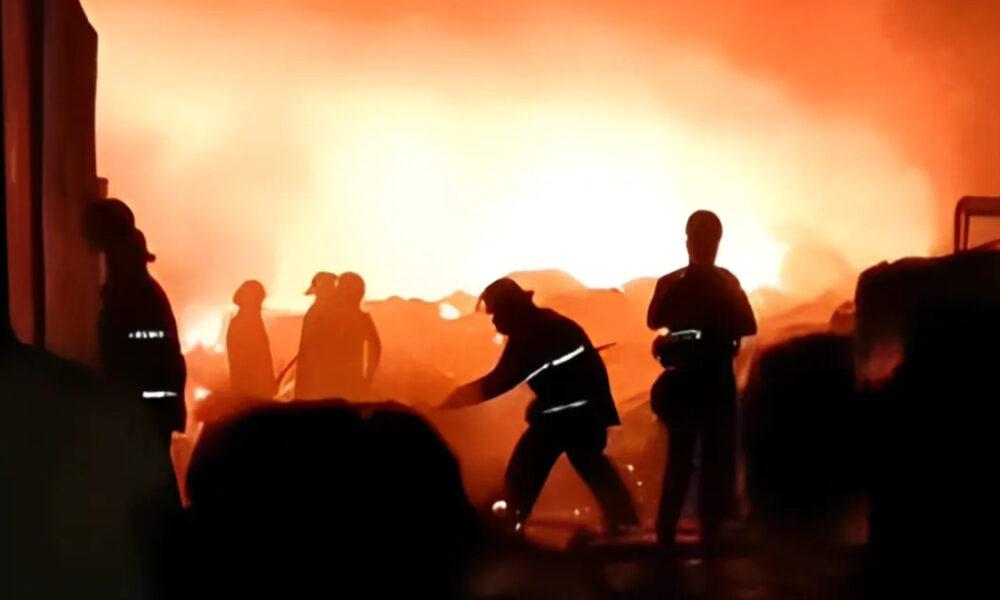 Incendio consumió empresa de cartones en Zona Industrial de San Vicente en Maracay