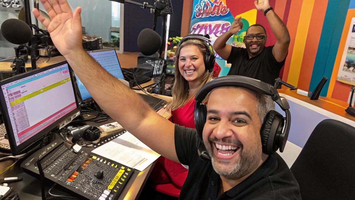 La Radio vs. las Redes Sociales: Virtudes de un medio que perdura en la era digital