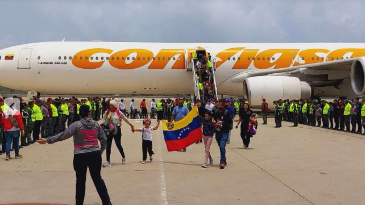 Llegaron más de 300 migrantes venezolanos repatriados desde México