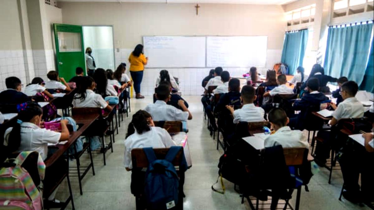 Escuelas y liceos mantendrán actividades regulares durante días de duelo nacional