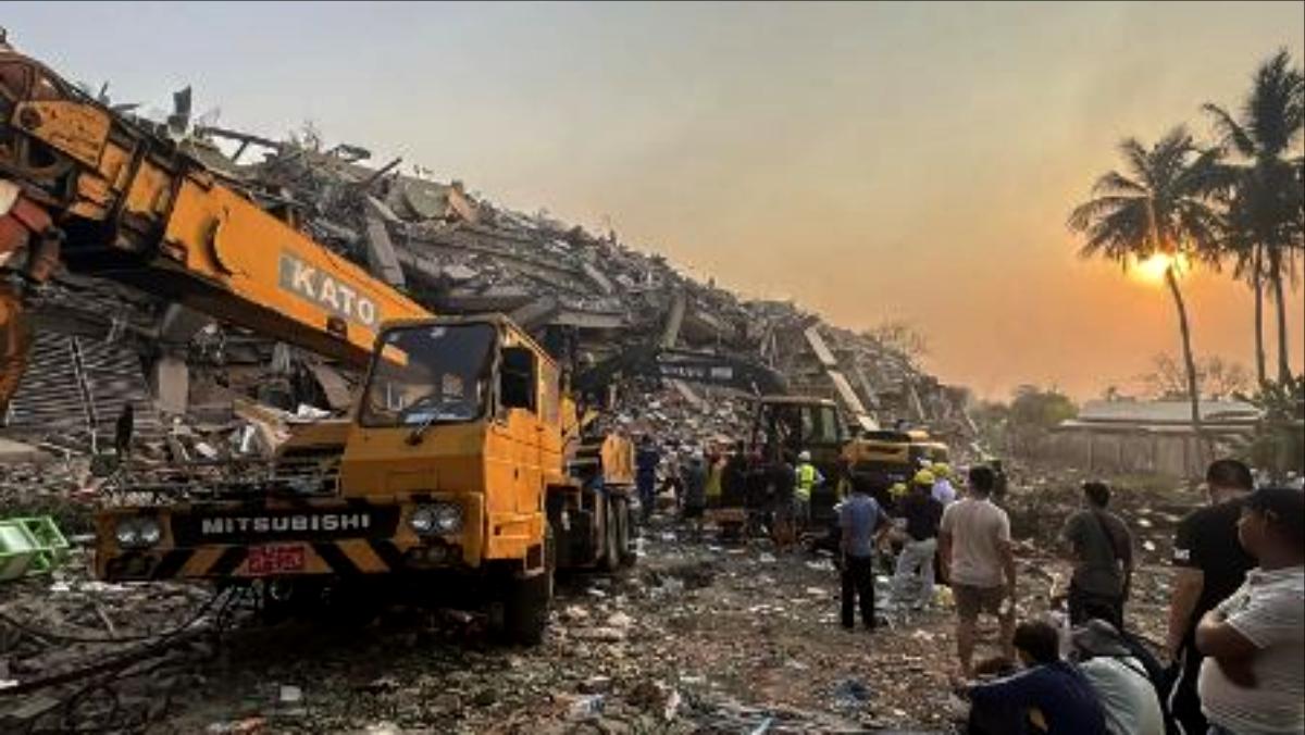 Aumenta a 2.700 la cifra de victimas del terremoto en Myanmar