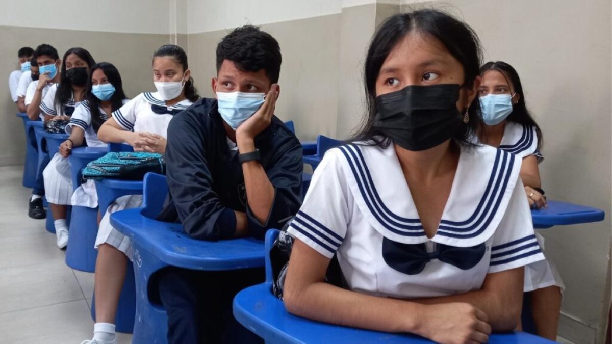 Ecuador ordena uso de mascarilla en escuelas por brote epidémico de tosferina