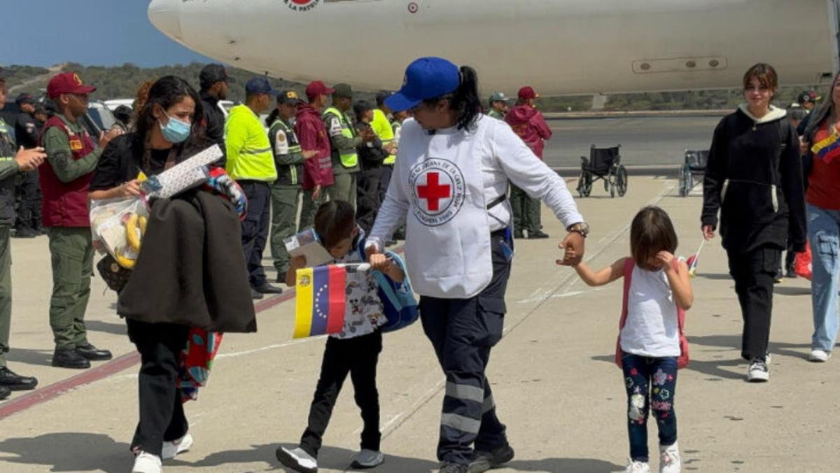 315 connacionales llegan desde México en nuevo vuelo del Plan Vuelta a la Patria