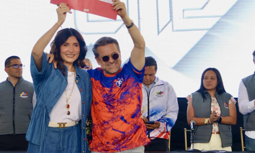 Lacava tras recibir su credencial del CNE: “Estoy más comprometido que nunca con el pueblo de Carabobo”