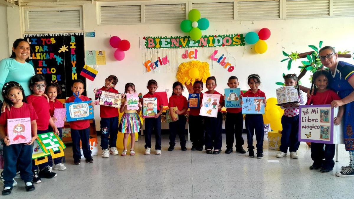 Celebraron Feria del Libro en C.E.I.N.B. La Mora II