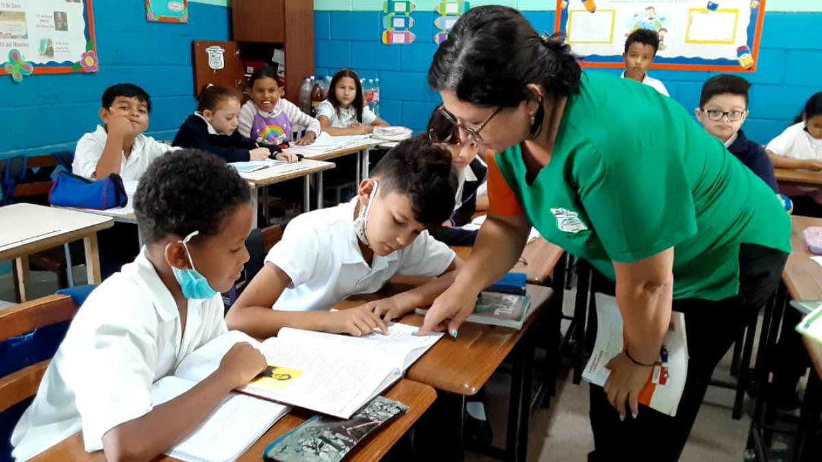 Ministerio de Educación ajustará currículo escolar para período 2025-2026 mediante consulta pública