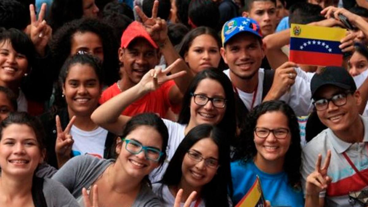 Estudio UCAB revela disminución en intención migratoria de jóvenes venezolanos