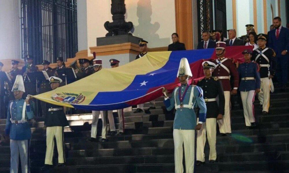 Venezuela conmemora 242 años del natalicio de Bolívar y Día de la Armada