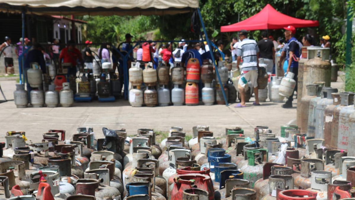 Más de 1.400 familias reciben cilindros de gas en operativo especial en Revenga
