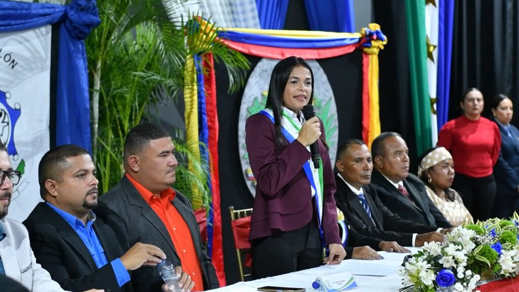 juramentacion-alcaldesa-sta-barbara-4-1024x576 Misledys Ortigoza asume como alcaldesa de Colón: compromiso de gobierno participativo y desarrollo integral