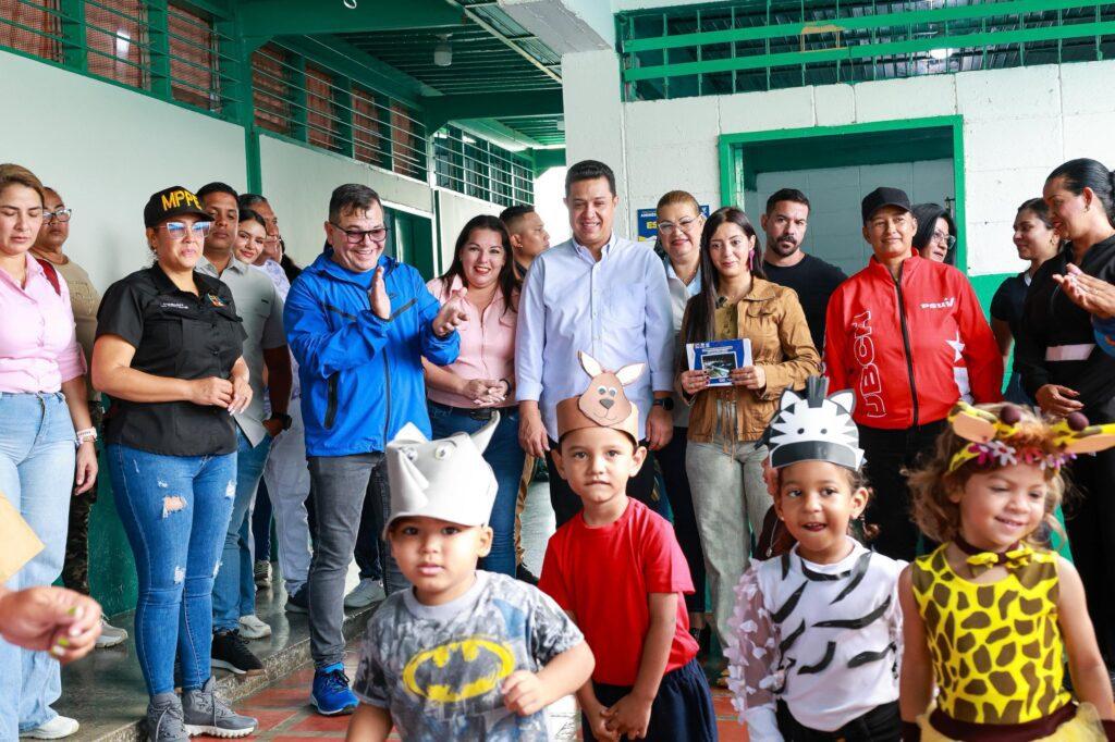ESCUELA-ESTADAL-ANDRES-BELLO-SUCRE-03-1-1024x682 Reinaugurada la Escuela Básica Estadal Andrés Bello en Cagua