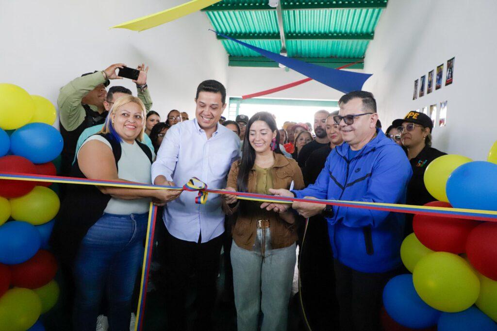 ESCUELA-ESTADAL-ANDRES-BELLO-SUCRE-20-1-1024x682 Reinaugurada la Escuela Básica Estadal Andrés Bello en Cagua