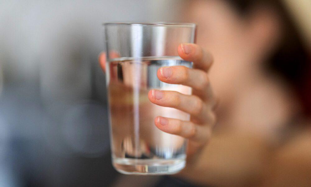La deshidratación es más que sed: 8 síntomas sorprendentes que afectan cuerpo y mente