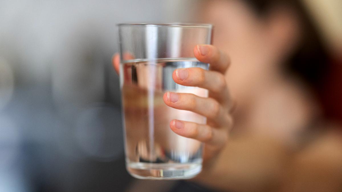 La deshidratación es más que sed: 8 síntomas sorprendentes que afectan cuerpo y mente