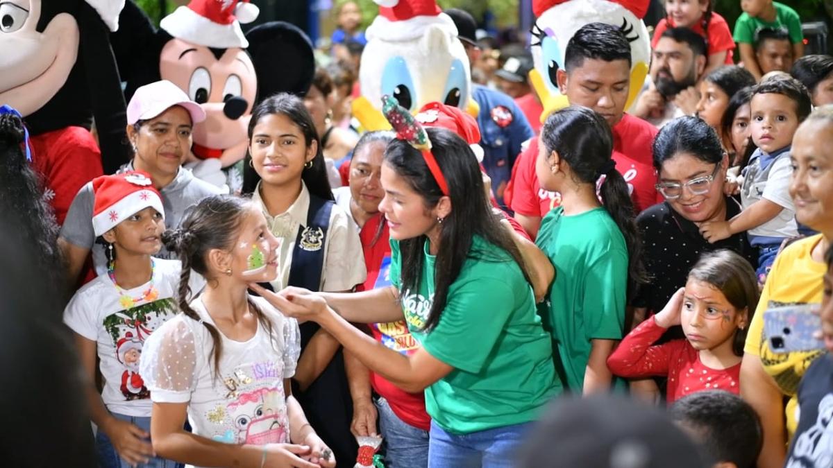 Alcaldesa Misledys Ortigoza enciende Navidad 2025 en municipio Colón