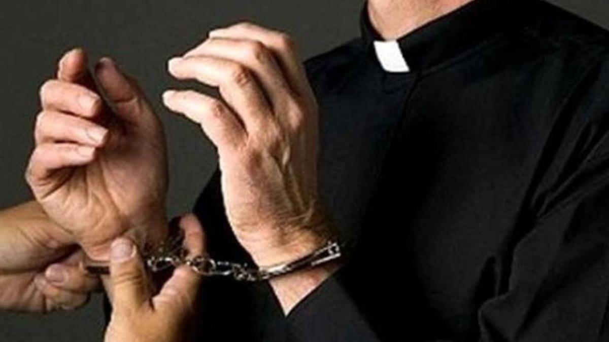 Privan de libertad a sacerdote por abuso sexual contra adolescente