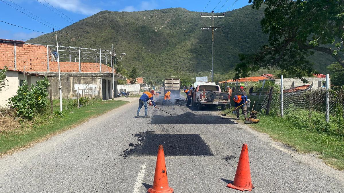 En Ocumare de la Costa de Oro colocan 75 toneladas de asfalto en el Circuito 3