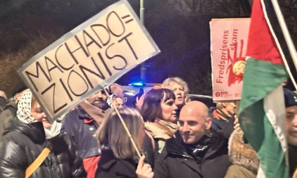 Hija de María Corina Machado recibe Nobel de la Paz entre protestas de repudio en Oslo