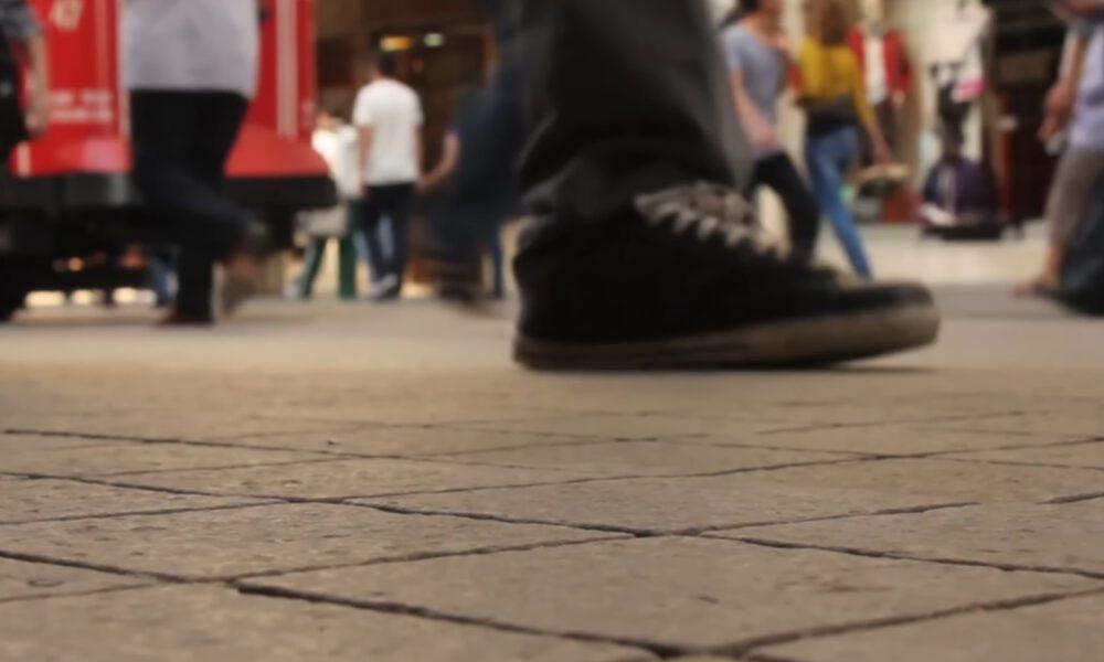 Estados Unidos: el país donde caminar es un acto sospechoso